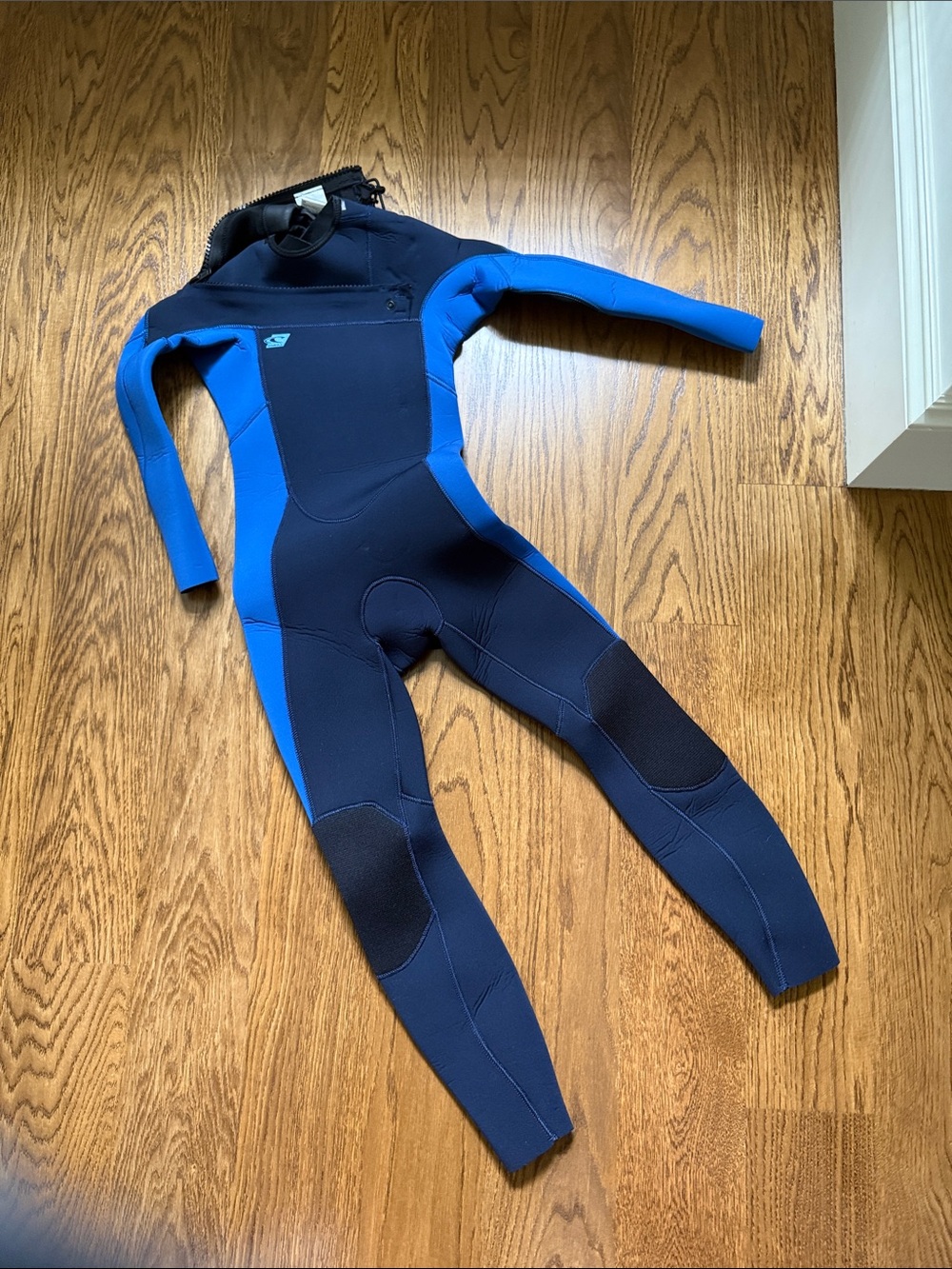 O’Neill Youth Ninja 5/4+ mm chest zip full wetsuit never worn